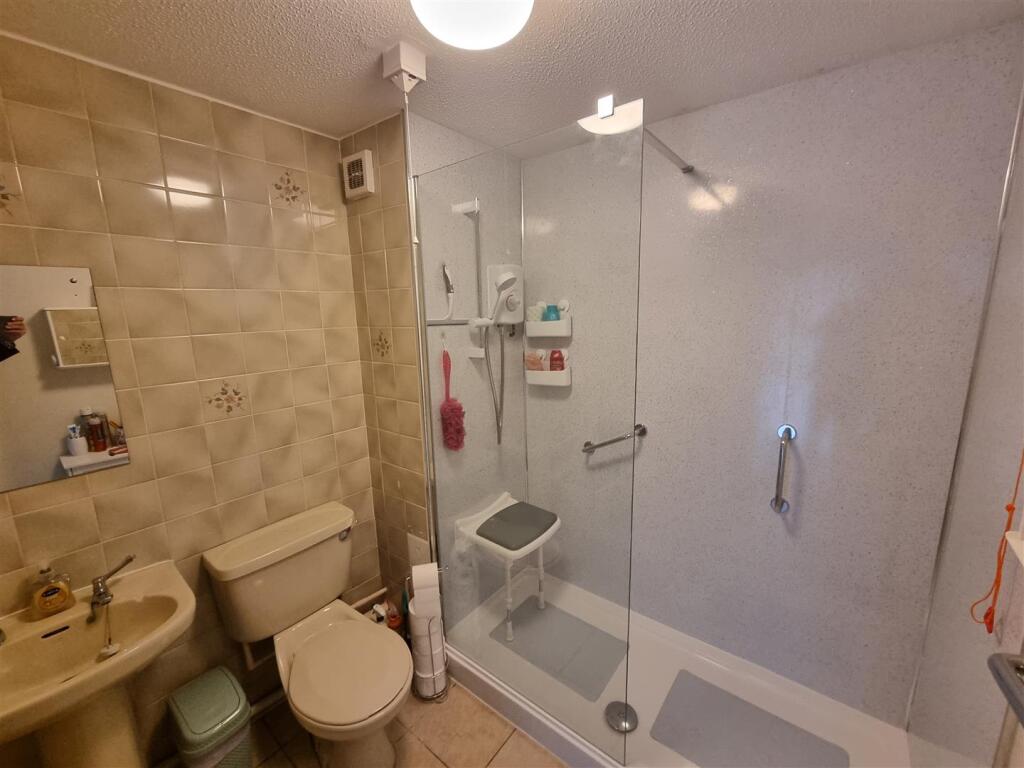 Shower room.jpg