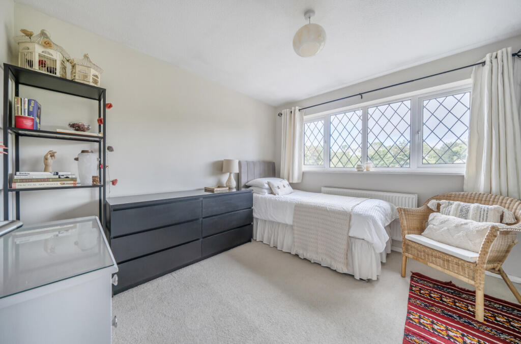 1348549-6-68b9804...