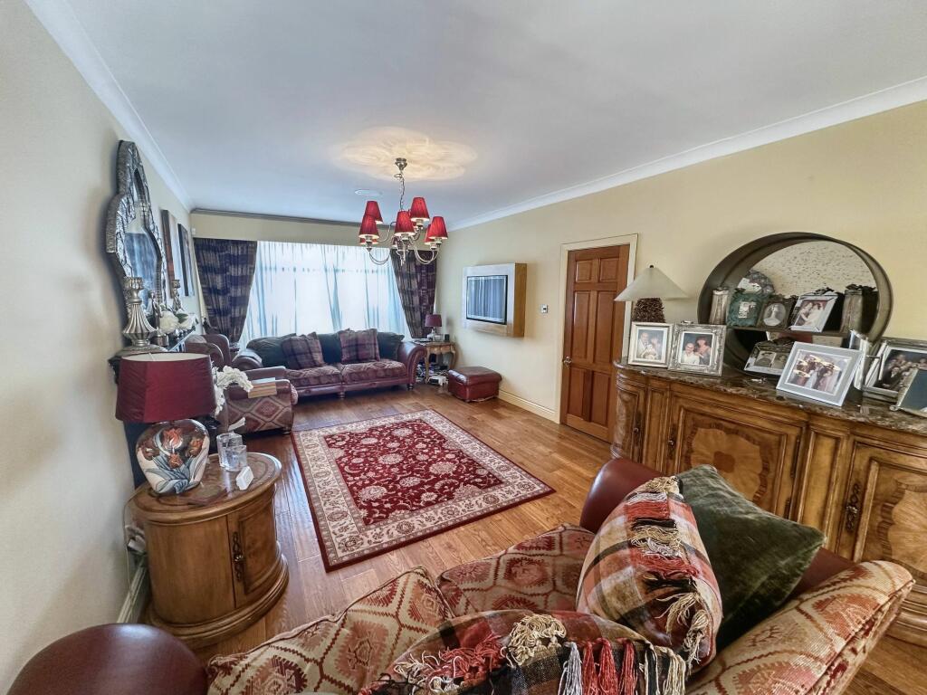 Lounge / Dining Room
