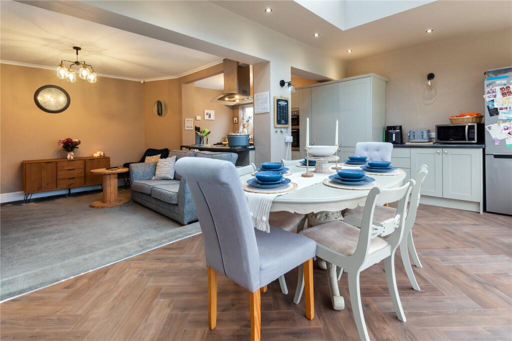 Kitchen/Dining Area