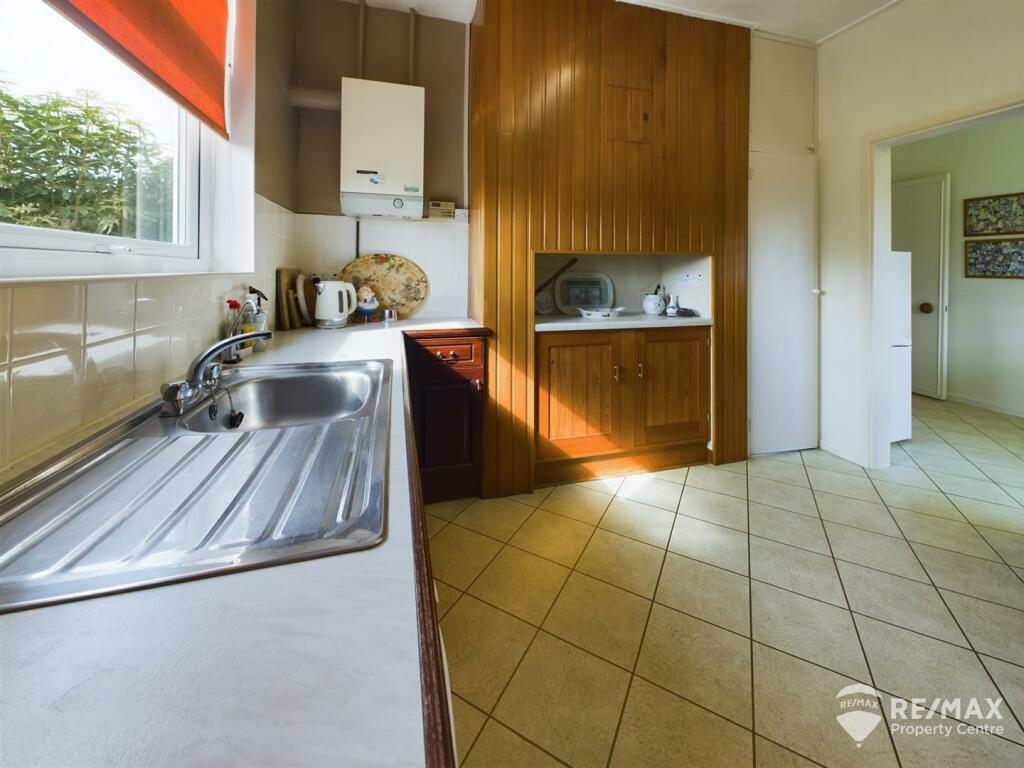 Kitchen (2).jpg