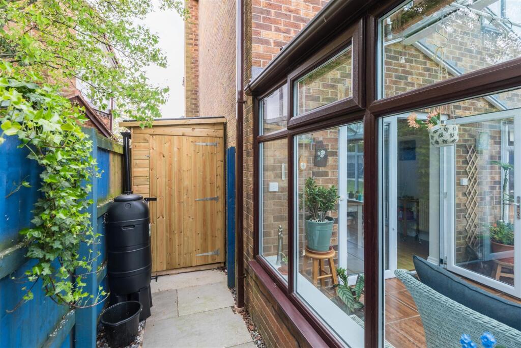 26 Chesterfield Close-044.jpg