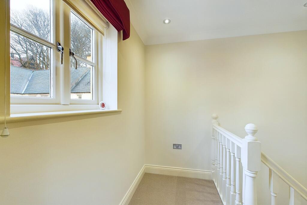 CAM04201G0-PR0050-STILL002