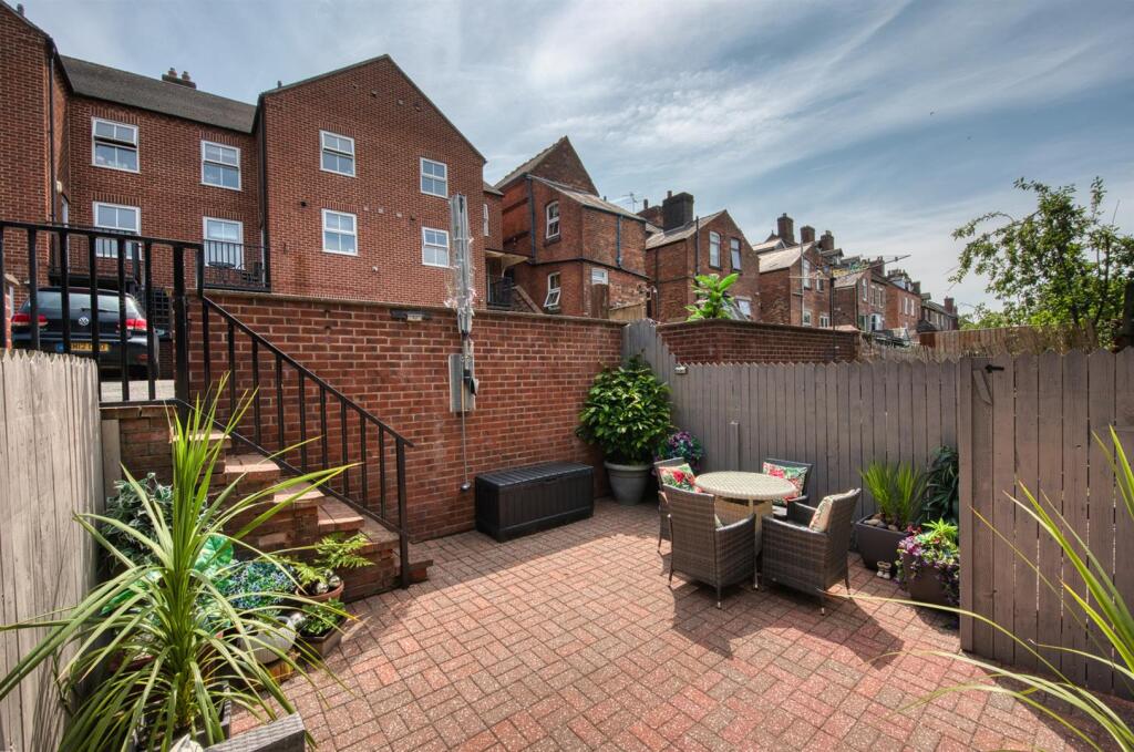 Rear Garden towards house.jpg