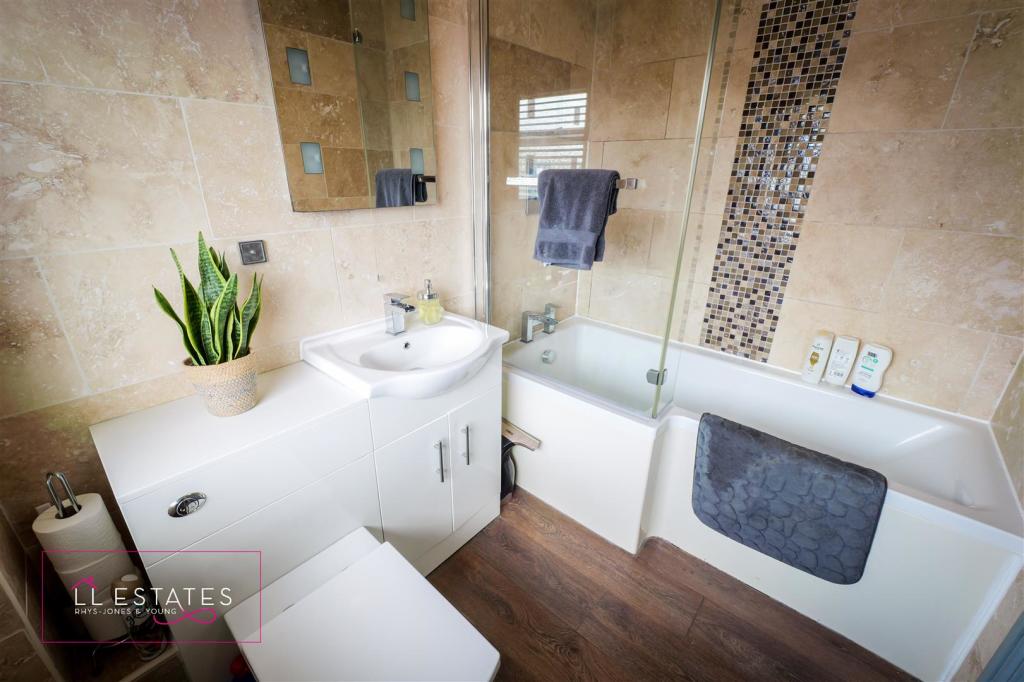 39 Roseview Crescent-35.jpg