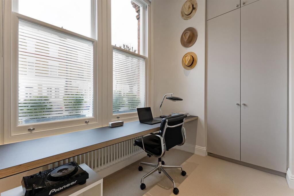 85407_Flat 2 15 Lanhill Road (20)_low.jpg