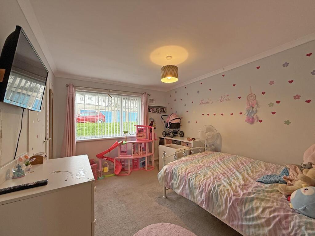 Bramfield Place 20 - Bed 1...jpg