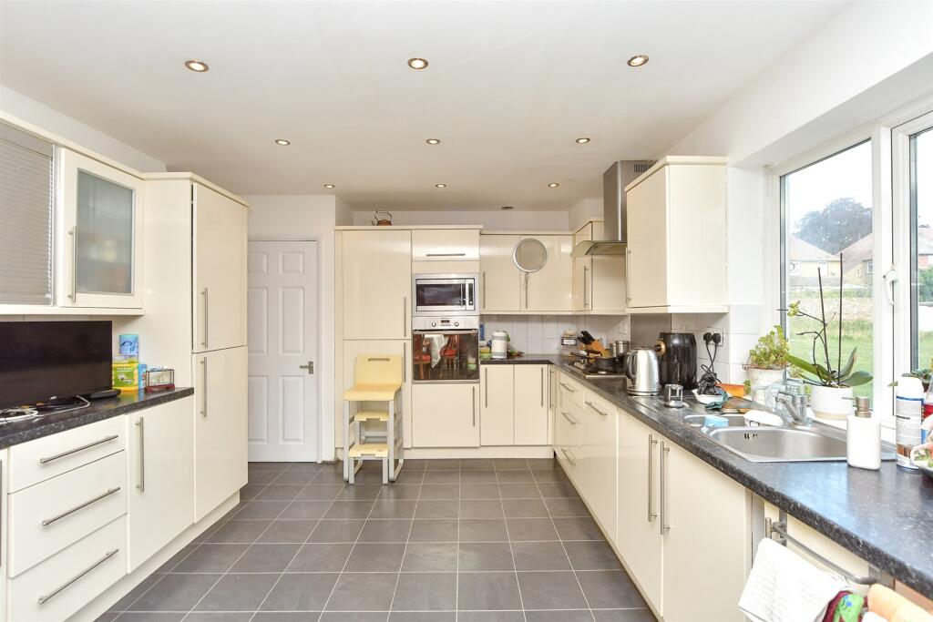 Kitchen/Breakfast Area