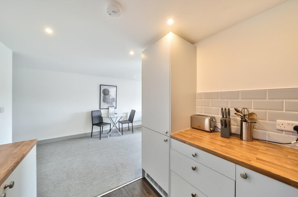 1298381-7-684fe0d...