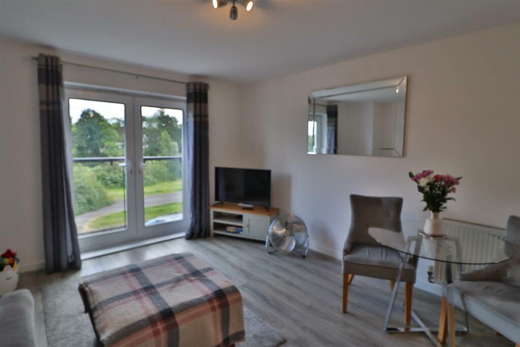 OPEN PLAN LOUNGE/DINING/KITCHEN