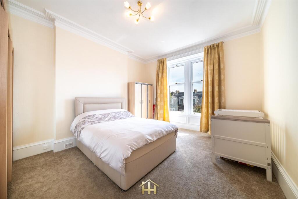 27 SHAMROCK ST DD4 7AH EDIT (58 of 68).jpg