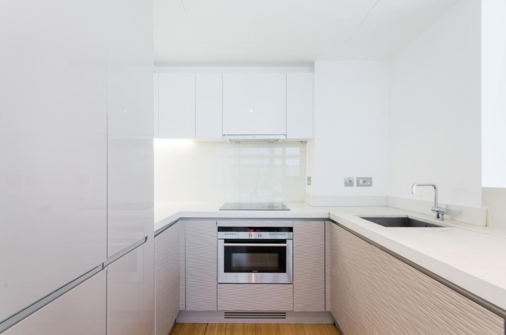 Pan Peninsula kitche