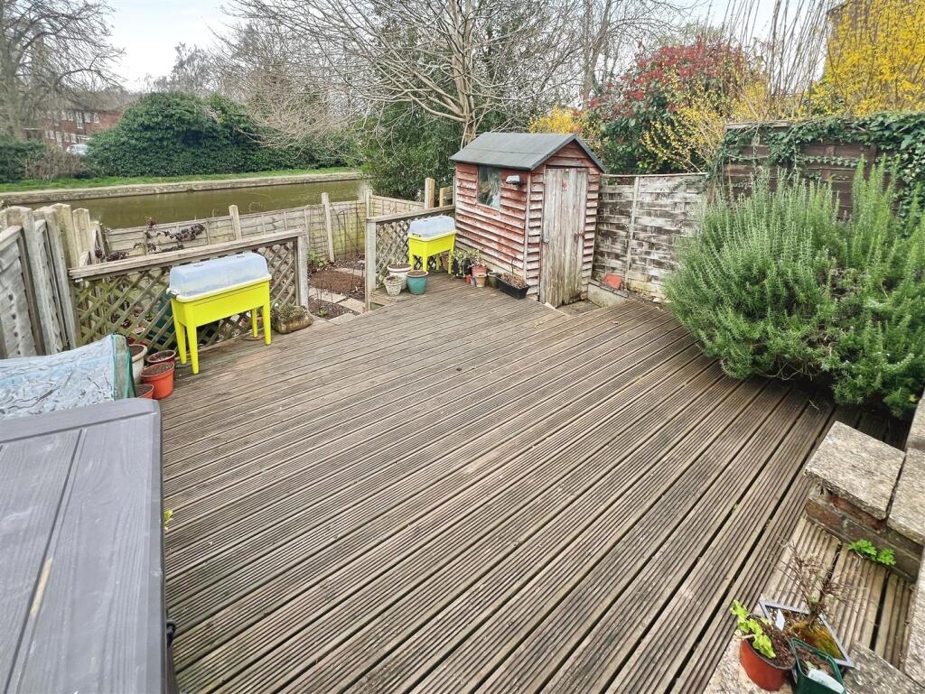 595280d4-rear 20deck 20canal.jpg