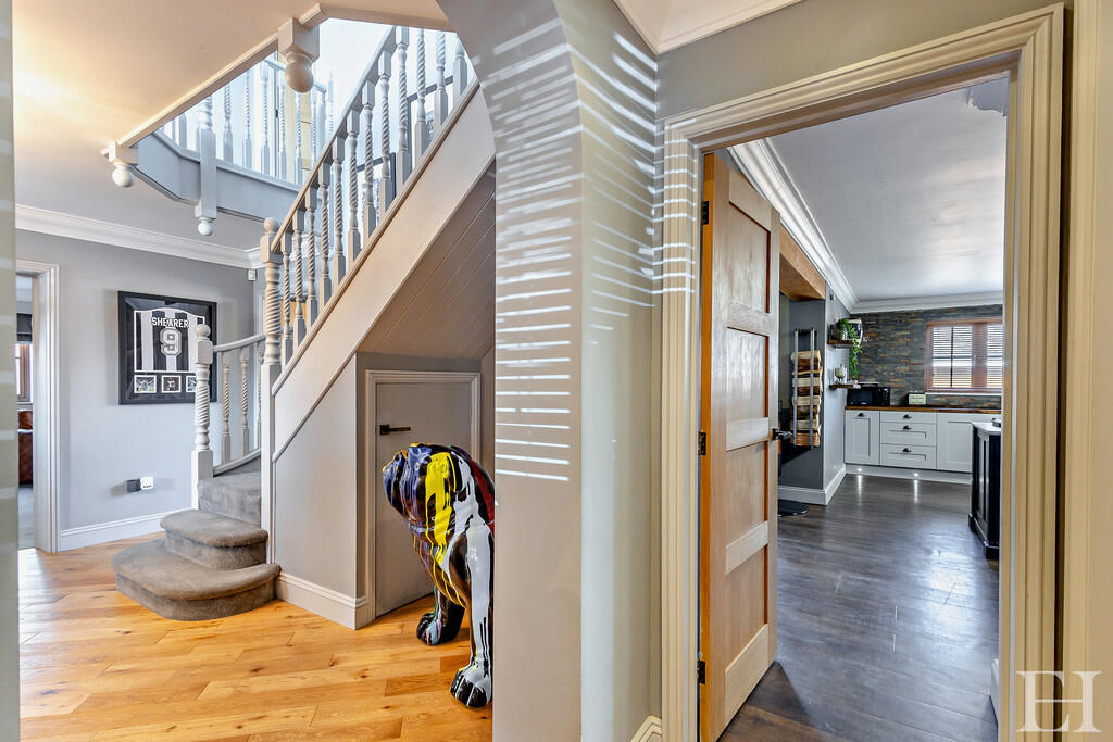 8643451-interiorW...