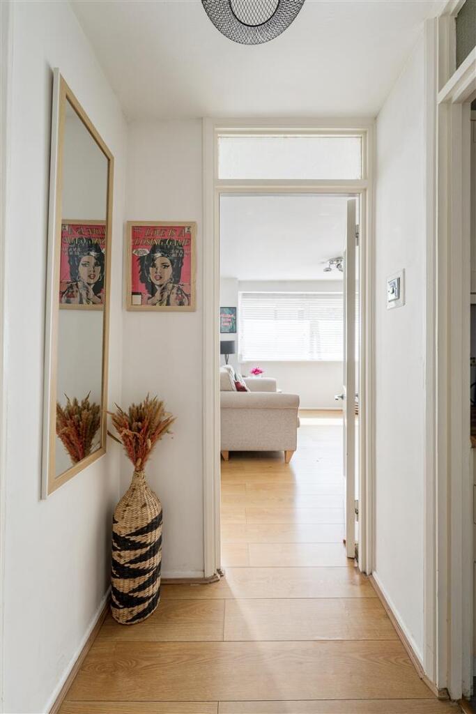 Queenswood Gardens E11