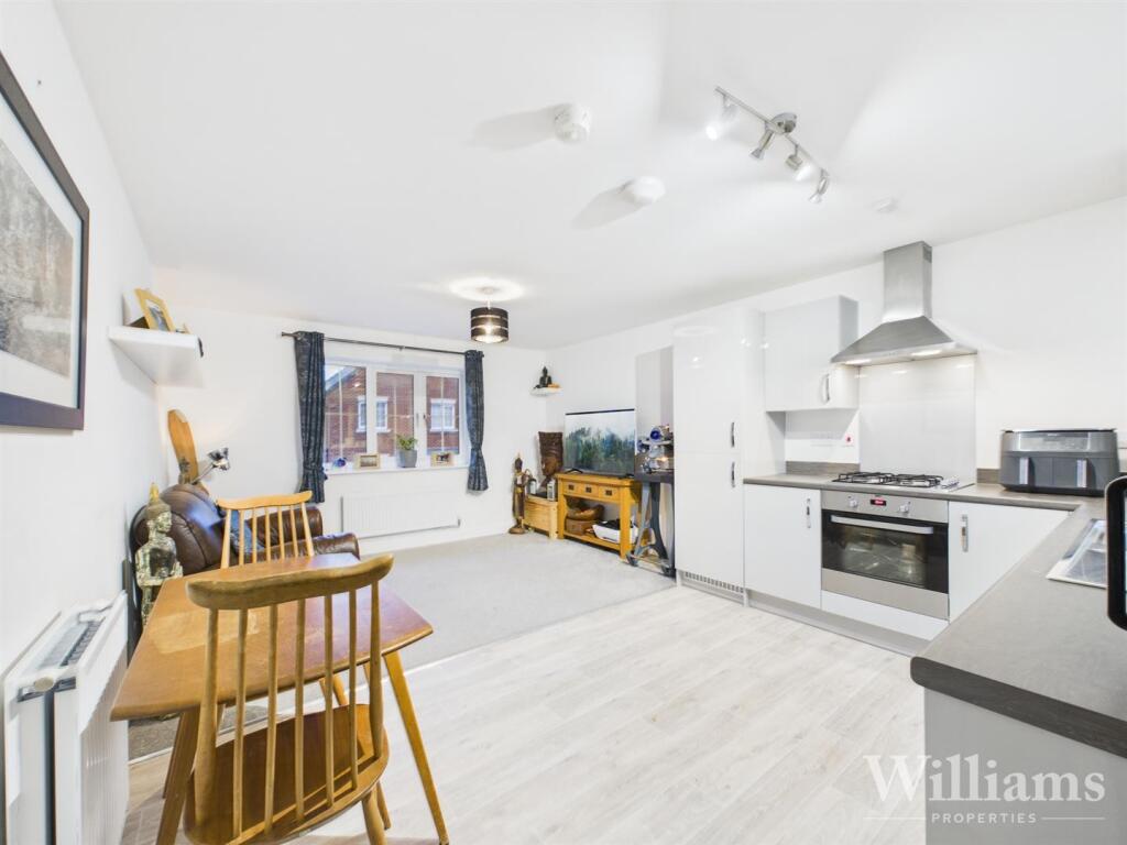 CAM02861G0-PR0550-STILL016.jpg