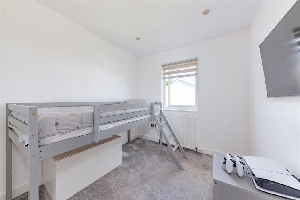 30 Castleview Place Dundee-11.JPG