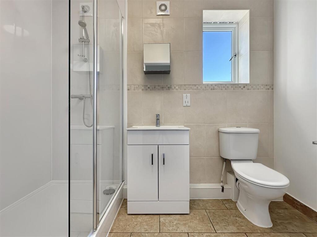 Bedroom 1 En-suite