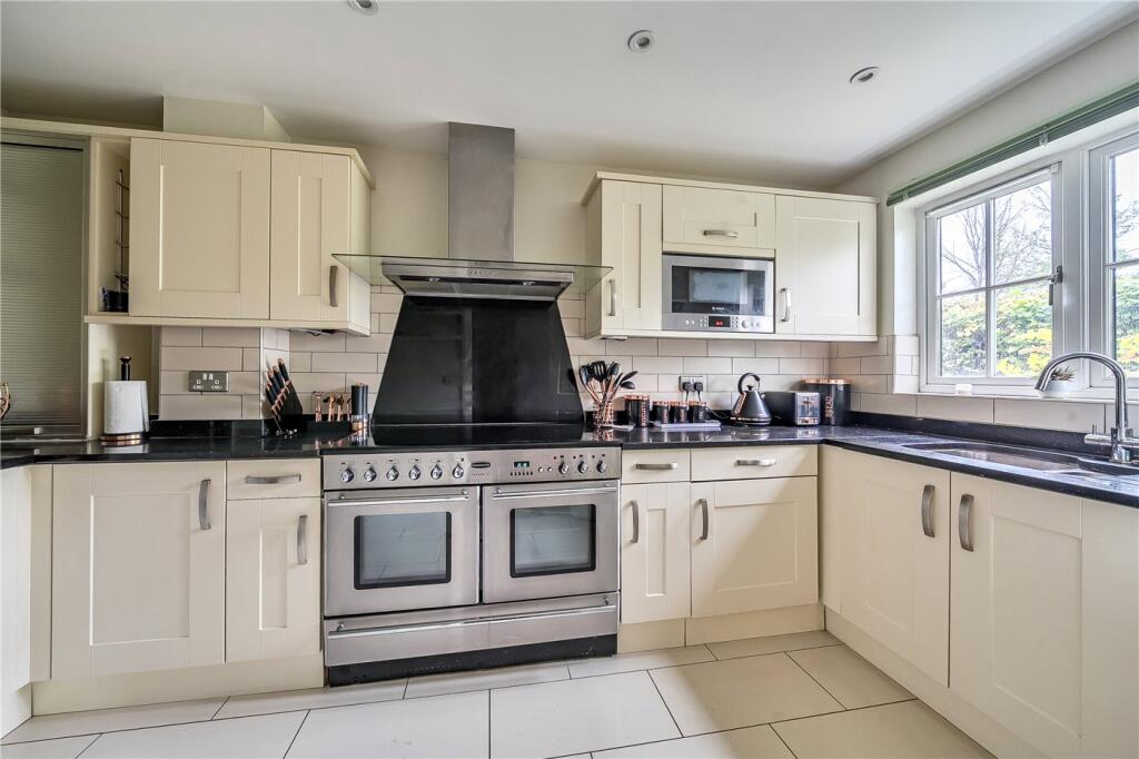 Oxford Road, Chieveley, Newbury, Berkshire, RG20