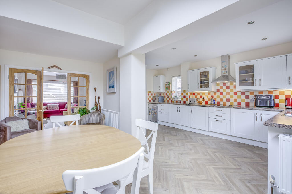21 Woodland Way, SL7 3LD (LOW RES)-7