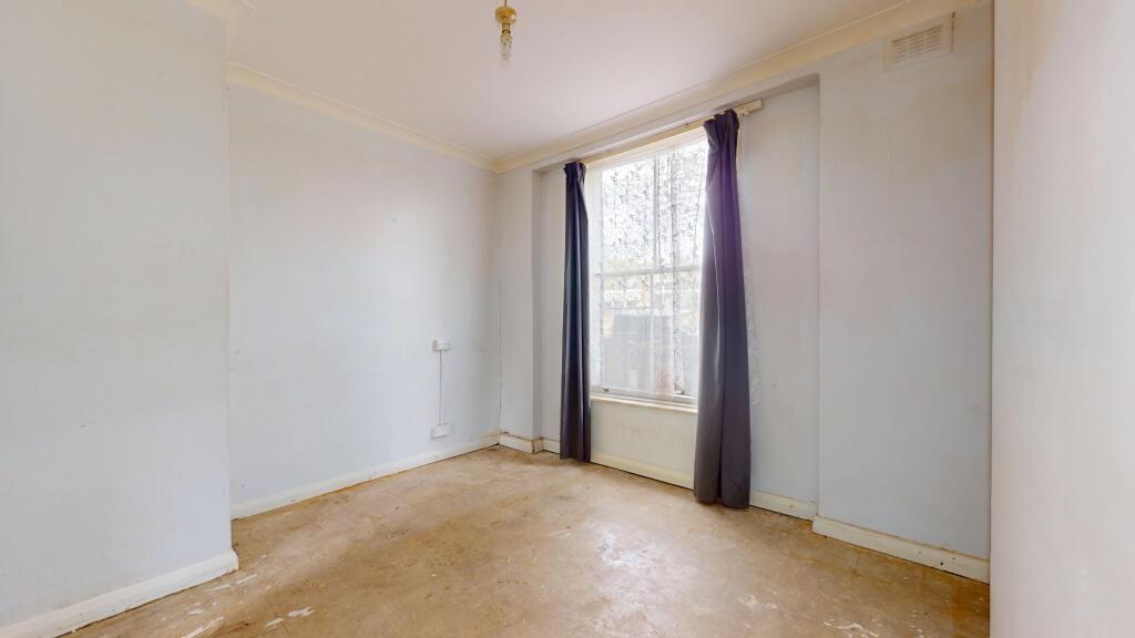 Flat A, 31 Buckingham Road, Islington, London, N1 4HY