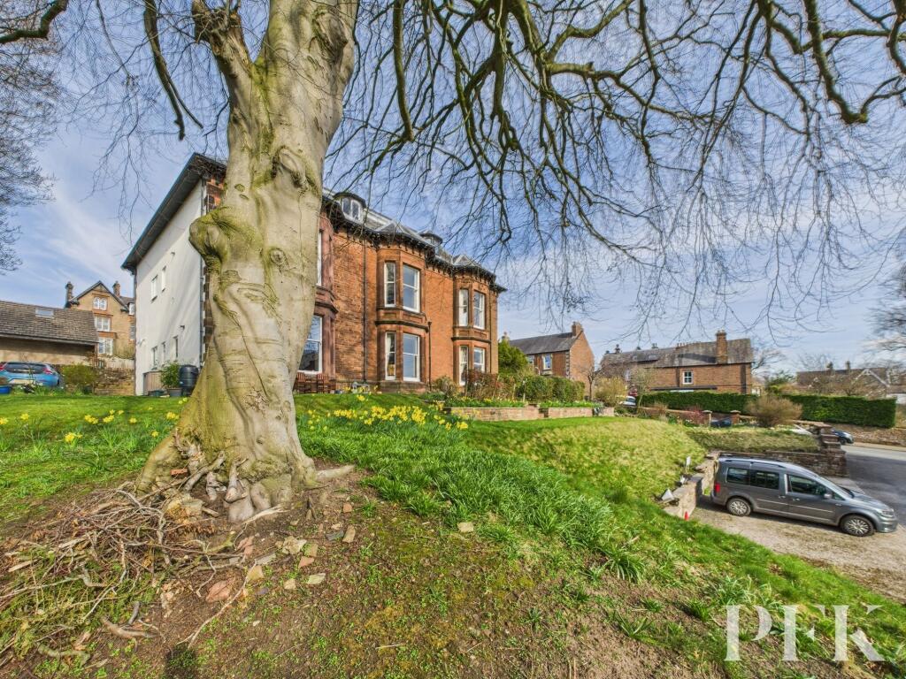 Exterior / communal gardens