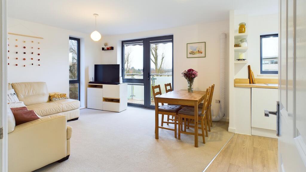 CAM04968G0-PR0005-STILL003