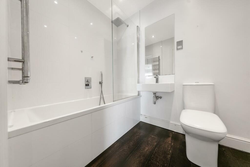 Bathroom (2).jpg