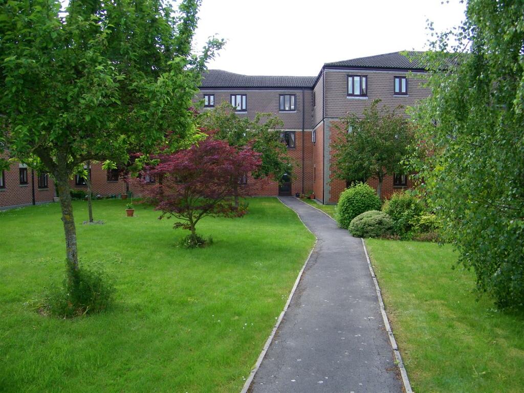 Communal Wharf Court