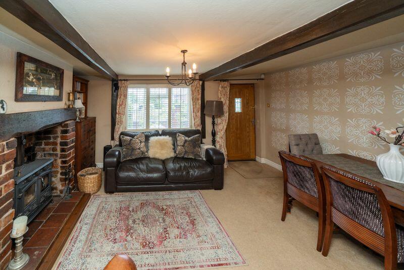 DINING/SITTING ROOM