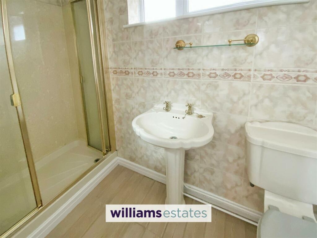 en-suite shower