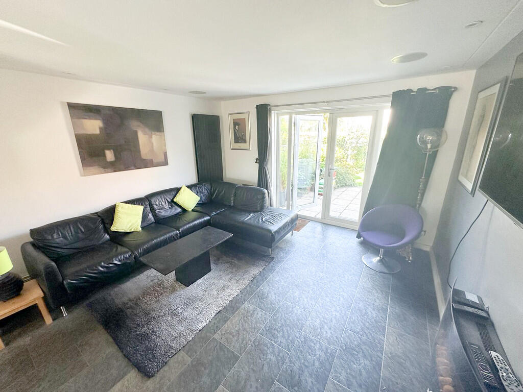 IMG-20250910-WA00...