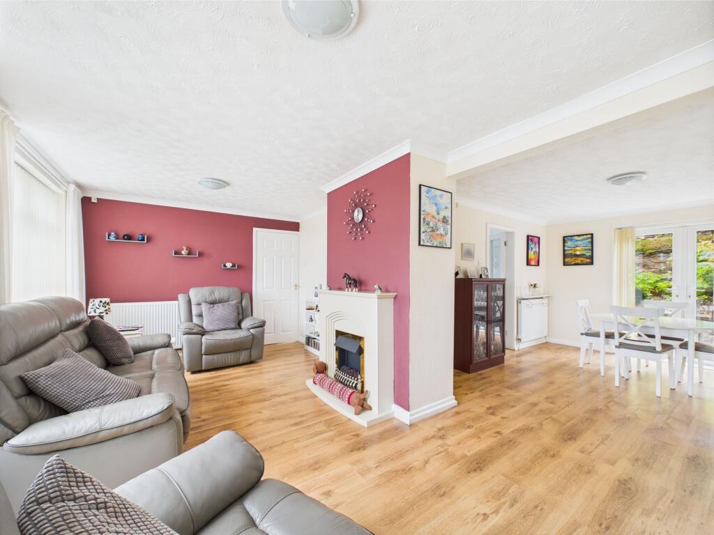 Lounge and Dining Area