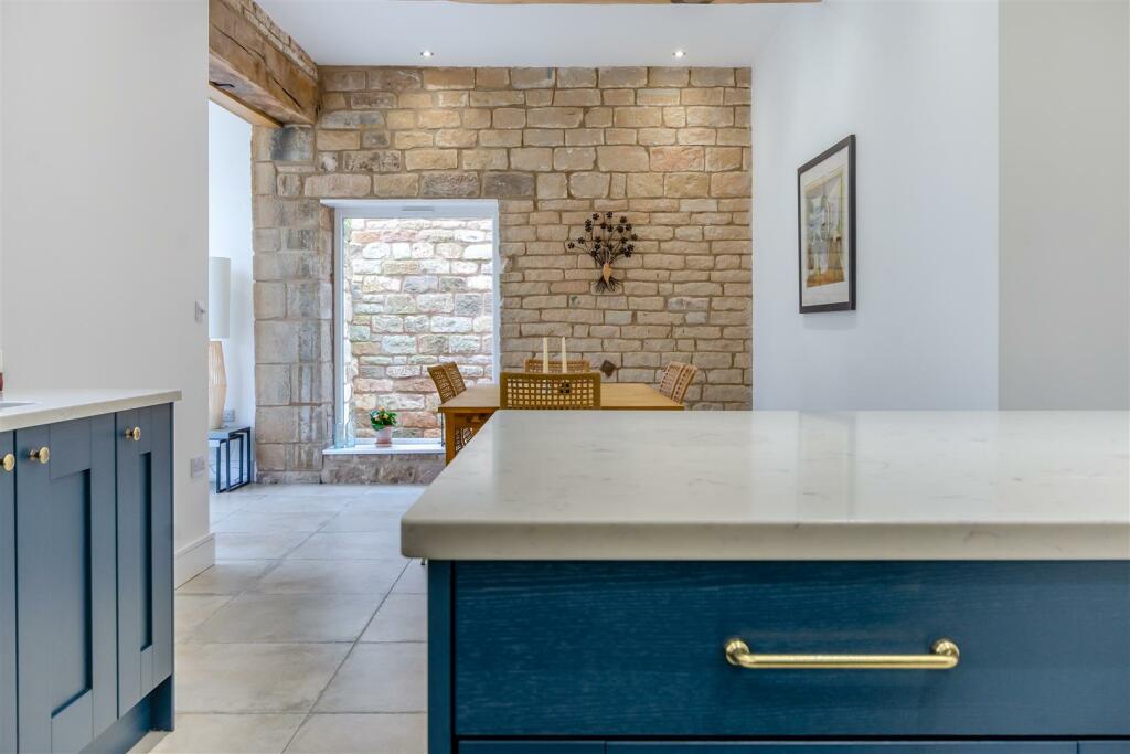 8583926-interior27.jpg