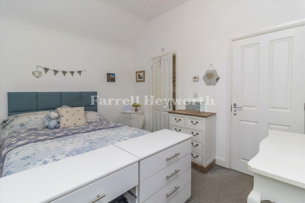 Bedroom 1 image 2