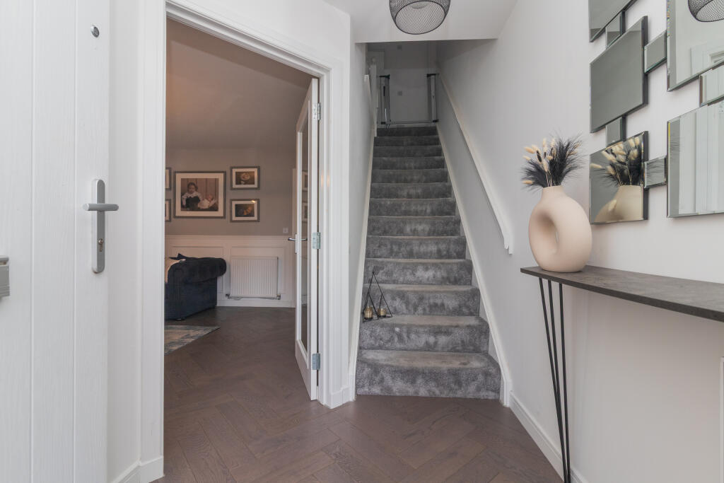 81 rosemont place, Barrhead g78 1fe L-9