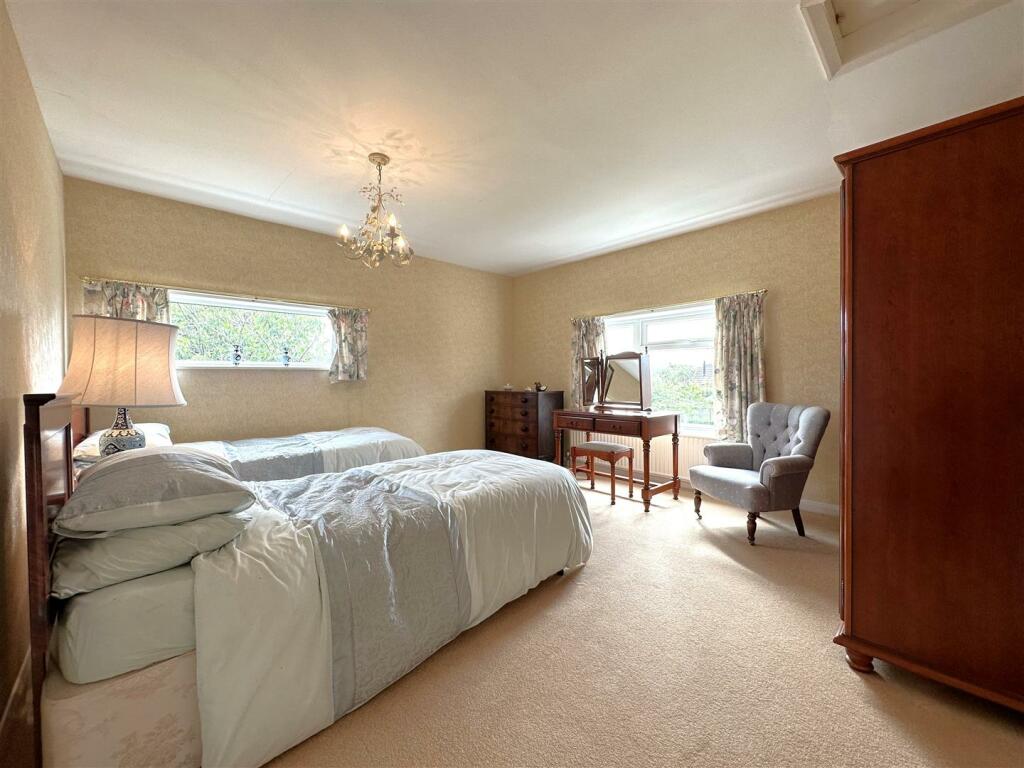 Dual-Aspect Master Bedroom 745