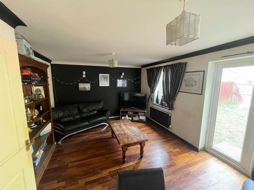 Lounge a.jpg
