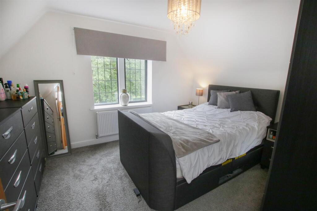 BEDROOM 4