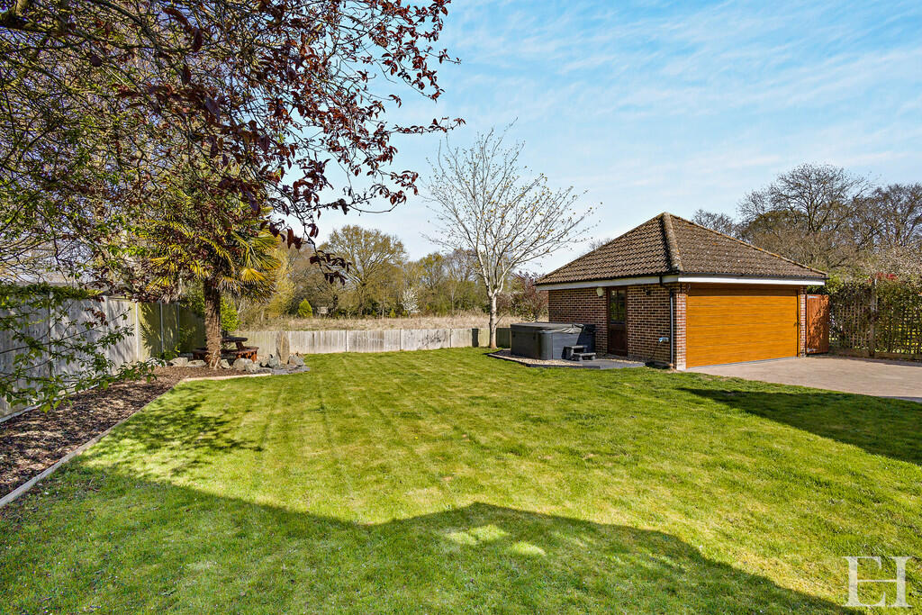 8643451-exteriorW...