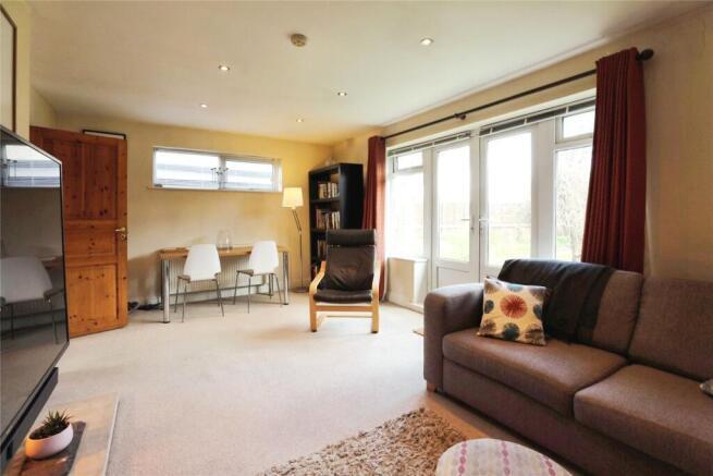 Lounge T202510271300.jpeg