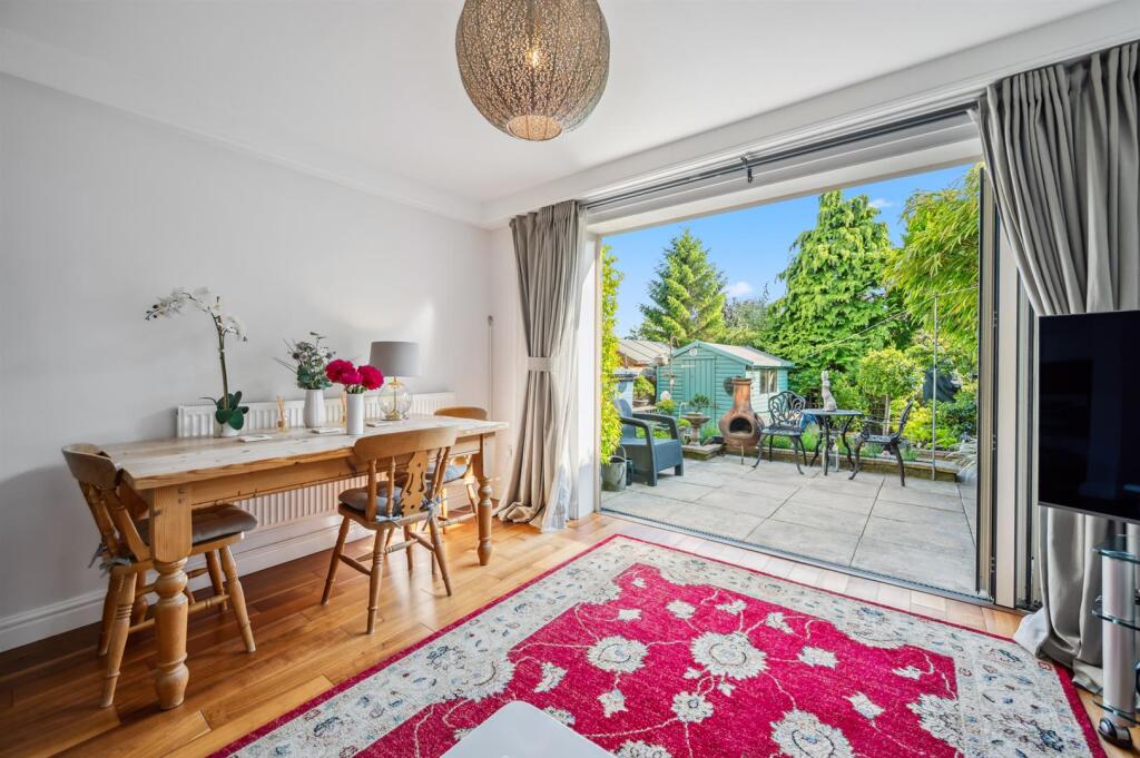 Dining area and garden.jpg
