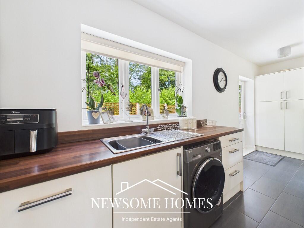 Kitchen/ Dining Room