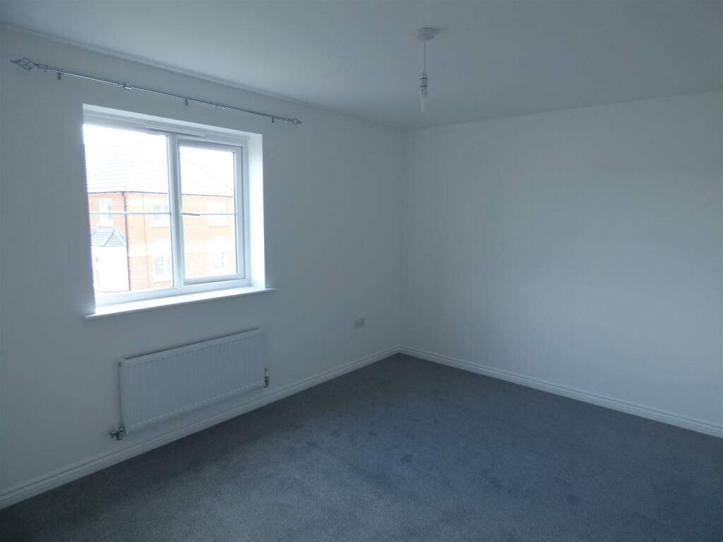 bedroom 1.JPG