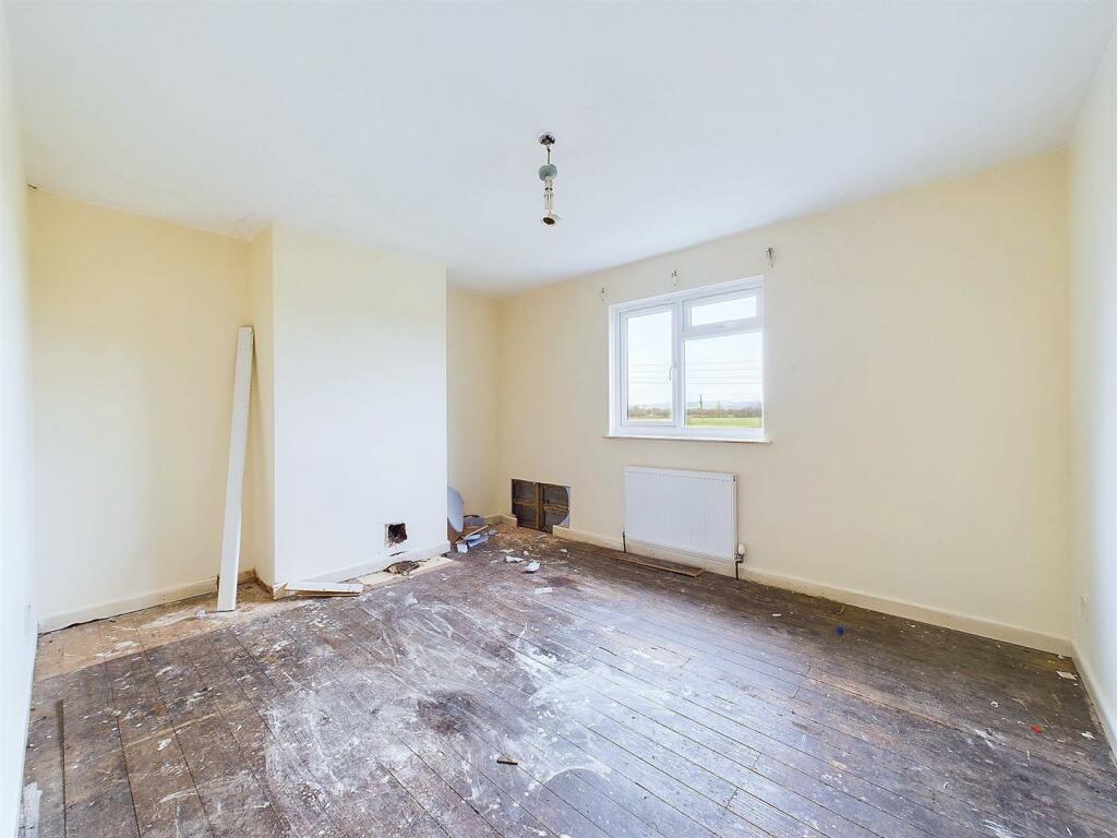 7 - Semi-detached House for Auction, Wick St Lawre