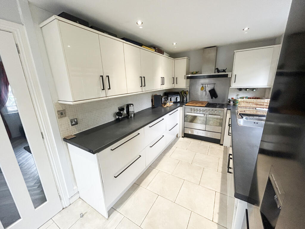 Kitchen 3.jpg