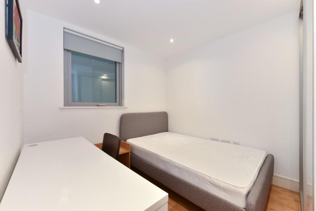 Flat 21, 10 Rochester Row (1).JPG