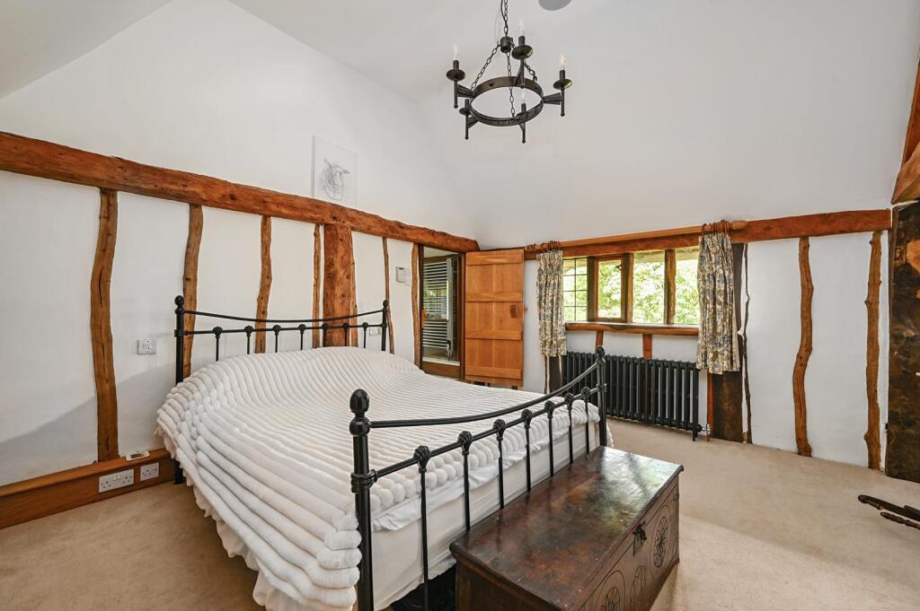 Tickham Cottage ME90HS (27).jpg