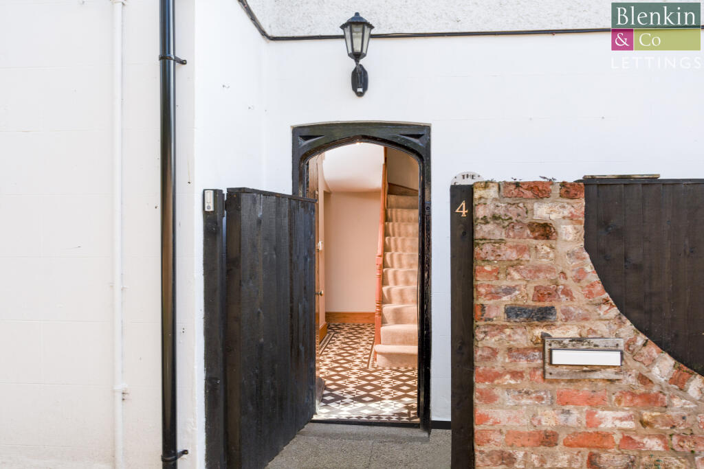 The_Cottage_Externals_4