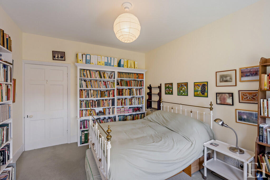 8647635-interiorW...